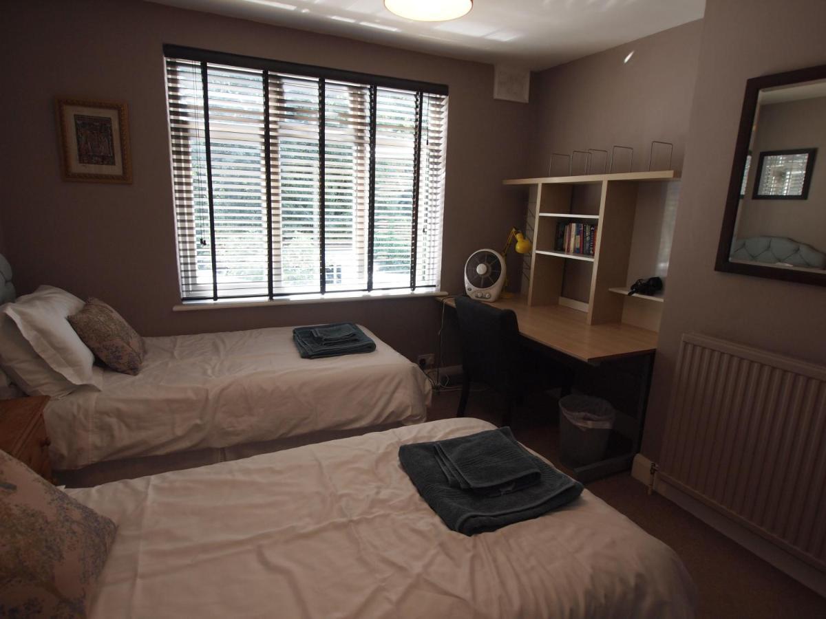 Friendly Home In South London Morden Exterior foto
